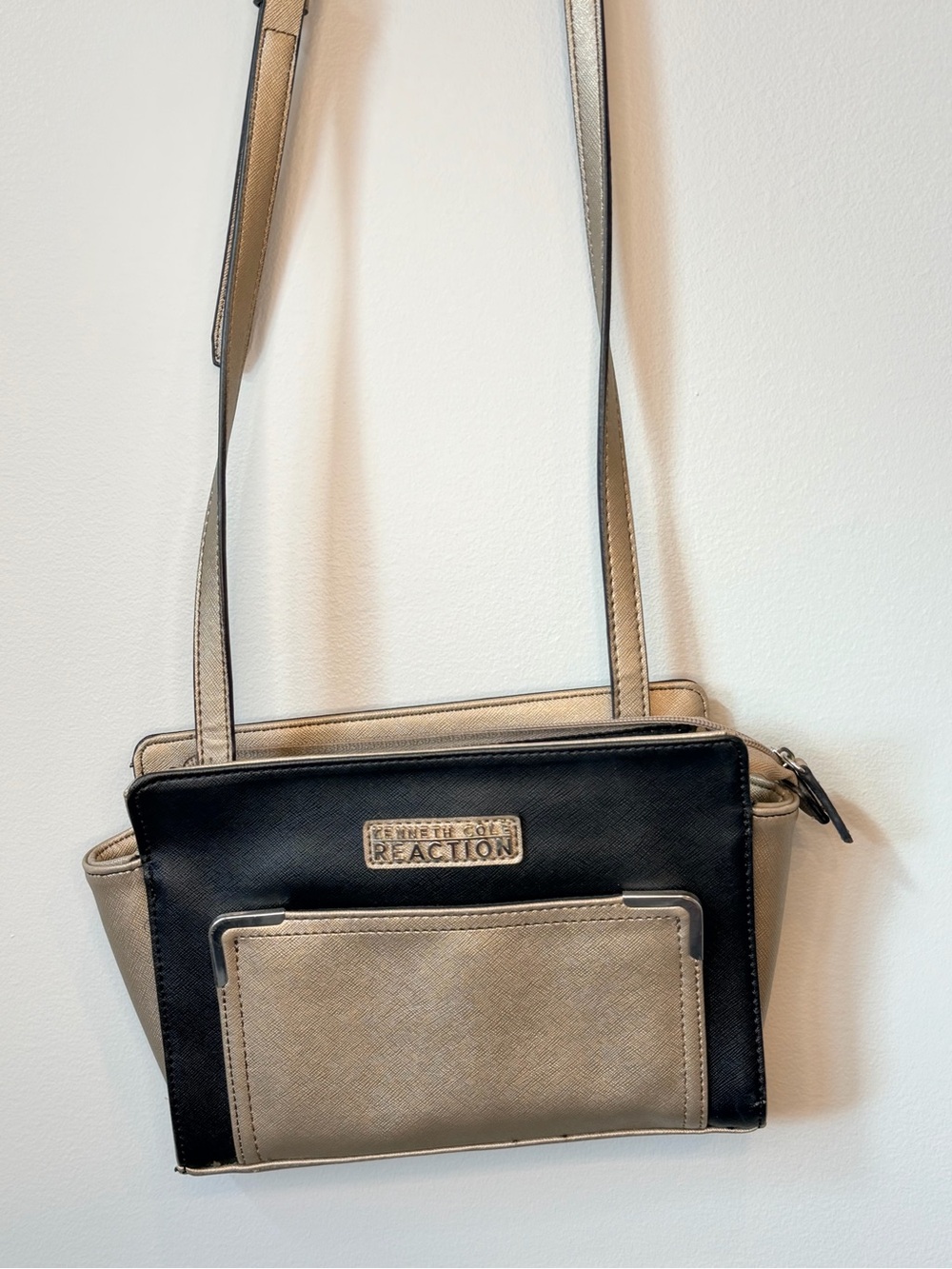 Kenneth Cole Reaction Panel Crossbody Adjustable Strap Compartments size 9x7inch